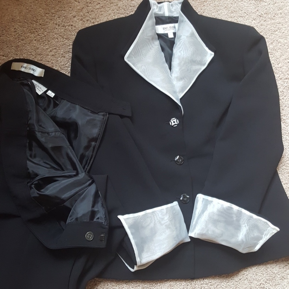 Like new JONES STUDIO SUIT 😍😍